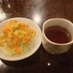 インド料理 ナンカレー - サラダとお茶