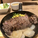 神田の肉バルRUMP CAP - ランチ「肉屋のサーロインステーキ(1ポンド/450 g)」(3630円)