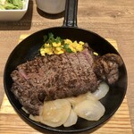 神田の肉バルRUMP CAP - ランチ「肉屋のサーロインステーキ(1ポンド/450 g)」(3630円)