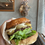L.A.GARAGE - 『Apple Burger¥1,250』 『Mozzarella¥250』 ※ランチソフトドリンク付
