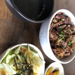 Yakiniku Suki Yaki Takeyoshi - 和牛丼＋サラダ