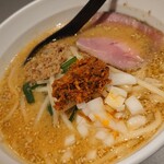 Tenraiken - 味噌拉麺(800円 )＋辛みそ(100円) おいしいんだけど、レギュラーメニューで鶏塩が欲しいなー