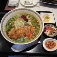 神田 雲林 - パイコーのせ四川麻辣タンタン麺セット