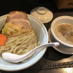 らーめん三極志 - 濃厚ズワイガニの昆布水つけ麺(980円)
