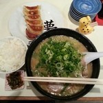 三宝の餃子 - チャーシュー麺、餃子