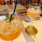 Trattoria Da KENZO - 食前酒コントラット・スプリッツ
                                スプリッツはイタリアのカクテルで、スパークリングワイン(プロセッコ)にオレンジビターリキュールを合わせたもの。