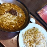 Chuugokusai Kan Karin - 選べるラーメン+選べる丼¥880(担々麺+炒飯)