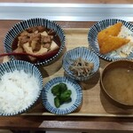 肉豆冨とレモンサワー 大衆食堂 安べゑ - 肉豆腐（ 黒 ）定食   ￥768