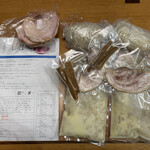 中華そば しば田 - 「冷凍お土産塩ラーメン（2食）」1800円と「お土産切り落とし焼豚（180g）」500円