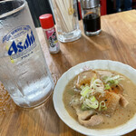 立ち飲み いこい 上中里店 - 煮込み¥150 チューハイ¥190