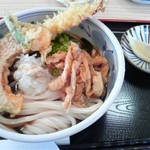 結々亭 - 天ぷらぶっかけの熱いの。