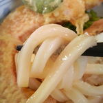 結々亭 - 麺にぶっかけだしが絡んでます。