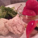 ランタン・ルージュ - おまかせひとり1,500円（つまり二人分で3,000円）で出していただいたお料理。
      ①ランタンサラダ（写真なし…）
      ②シシリアンルージュ（トマト）のマリネ＋美明豚のリエット