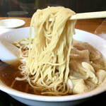 志のぶ支店 - ワンタン麺　麺アップ