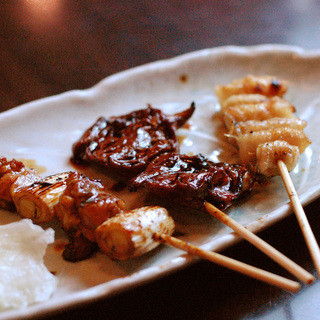 Enjoy charcoal-grilled Tajima chicken and Kawachi duck with a secret sauce ◆ Finish with handmade soba ◎