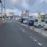 Makibao - 駐車場案内
      真っ直ぐ進むとコインパーキングがあります。