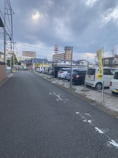 Makibao - 駐車場案内
                        真っ直ぐ進むとコインパーキングがあります。