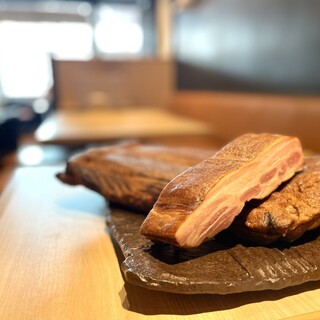 Ushiyama Bacon from Ushiyama Butcher Shop, smoked by the last butcher for 24 hours.