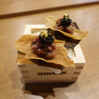 Restaurant Honjin - 飛騨牛のタルタル、朴葉味噌チップス