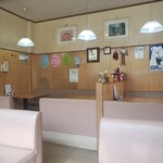 喫茶 まつばら - 清潔感のある店内