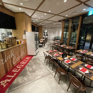 ◆Spacious restaurant that can reserved large and small private events ◆Terrace seating also available