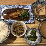 nikudoufutoremonsawa-taishuushokudouyasubee - 鯖味噌抵触に肉豆腐ハーフ。