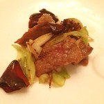 南翔饅頭店 - イチボ牛辛子炒め
      口中に爽やかな辛さと
      薫りが広がります(￣▽￣)