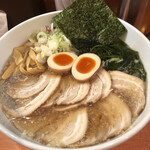 らーめん香月 - 特製ラーメンプラスチャーシュートッピング
