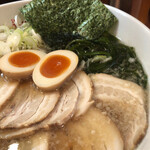 らーめん香月 - 特製ラーメンプラスチャーシュートッピング（UP）
