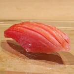 三谷 - 山形産の鮪のハガシの握り