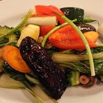 フレンチバル KATO - お野菜色々炒めたの。シンプルだけど、鉄板でササッと炒めるからめちゃ美味しい(⁠✷⁠‿⁠✷⁠)