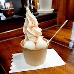 焼き芋とソフトクリームの店 はちや - 料理写真:いちごパフェ(小) 250円