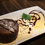 DINING CAFE&BAR The Olive 新宿東口店 - とろ〜りガトーショコラ　¥600