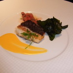 ふふ 熱海 - ホクホクとグリルされた平目は下田市場で仕入れた大物とのこと。ワカメも初物で非常に柔らか。