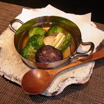 ふふ 熱海 - 野菜はスープ仕立てとなっています。このスープ激ウマ！！確か塩しか使わずに作ったと言ってましたが、凄いね野菜って☆