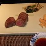 ふふ 熱海 - サーロインです。山葵醤油、岩塩、特製ソースで食します。ソースの材料聞いたけど失念orzサーロインにはそのソースが一番合いました。
