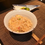 ふふ 熱海 - ガーリックライスです。上にはおこげを作って乗せてありました。香り付けの醤油が良いですね。