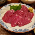 あめや - 馬刺し(元々ここ熊本の馬刺しはサシがあまり入ってないんですって)