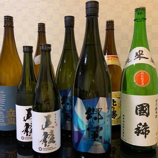 《全国各地の日本酒・焼酎が勢揃い》地元酒蔵の地酒も人気