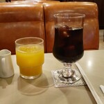 カフェーパウリスタ - アイスコーヒー。トーストにオレンジジュースがつきます。