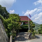 赤い屋根 - この旗も目印だけど、わかんなかった(笑)