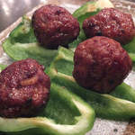 じとっこ組合 - 店員さんがカットしてくれた「菅原さんのジャンボつくピー」