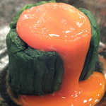 じとっこ組合 - “こだわり卵”
      一度つついただけじゃ破れません！
      