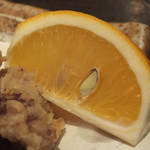 じとっこ組合 - 「マキシマムレバー」のあしらいは、日南レモン！甘みと香りが違います！