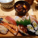和礼寿司 - 令和4年6月 ランチタイム
お昼のにぎりB定食(にぎり8貫＋細巻3切れ＋赤出汁) 700円