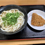 こだわり麺や - ◆ かけうどん(中) ¥350-
      ◆ アジフライ ¥130-
      ※現状の世界情勢…そろそろ値上げの予感⁈