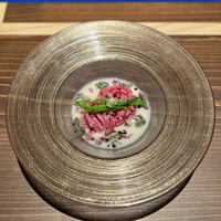 肉割烹 肉かぶく -  ザブトンの細切りとジュンサイとろろ