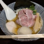 寿製麺 よしかわ - 特製白醤油煮干そばを真上から(*^^*)