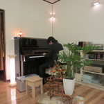 Ｂｉｓｔｒｏ　Ｒ - ピアノリサイタル。27歳の地元のピアニスト、古木さん。CDも7枚出されている