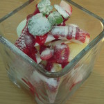堂島リバーフォーラム　CAFE - 苺のショートケーキ・・大きめなガラスの器に入ってました！